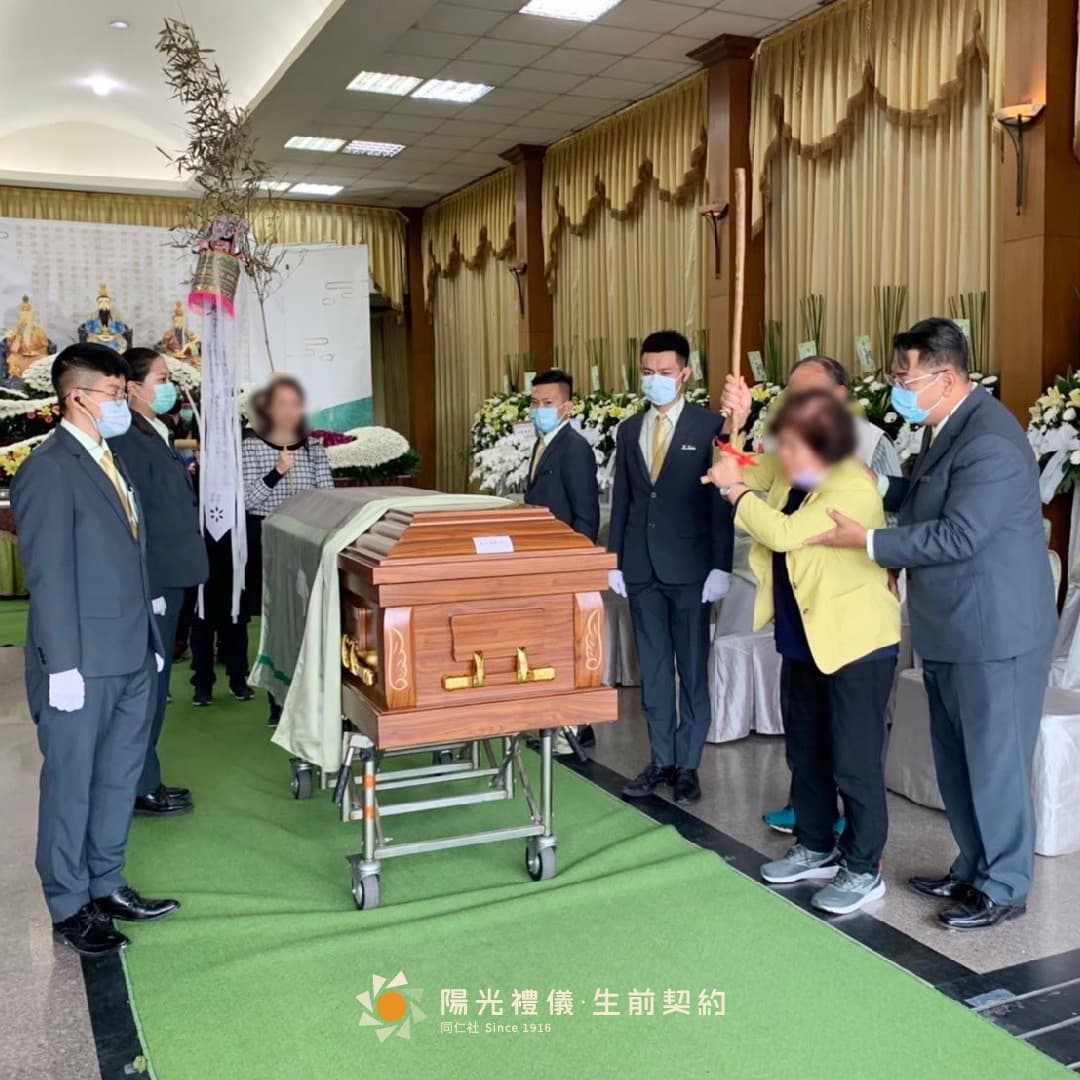 白髮人送黑髮人的喪禮-杖棺