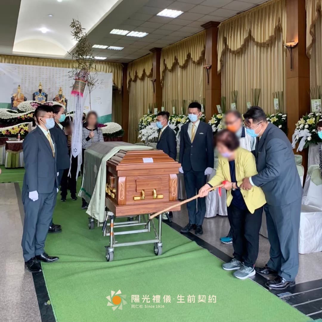 白髮人送黑髮人的喪禮-杖棺